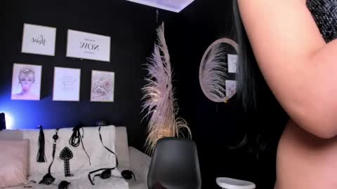 Snapshot of rachel_es chatting on 05-30-26, 05:26 RACHEL ES online show from 05-30-26, 05:26