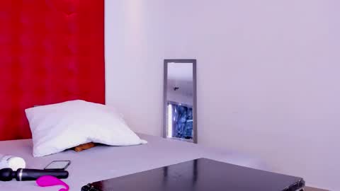 Snapshot of rachel_roman chatting on 11-03-25, 08:32 DALIANA online show from 11-03-25, 08:32