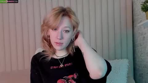 Snapshot of rachelcart chatting on 11-17-25, 03:01 RachelCart online show from 11-17-25, 03:01