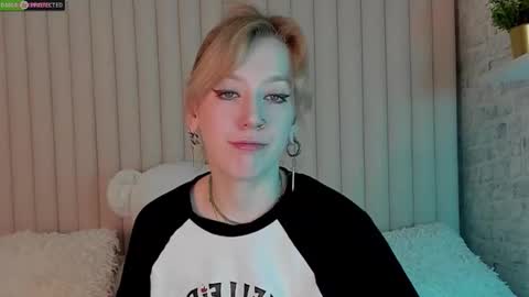 Snapshot of rachelcart chatting on 11-25-25, 03:06 RachelCart online show from 11-25-25, 03:06