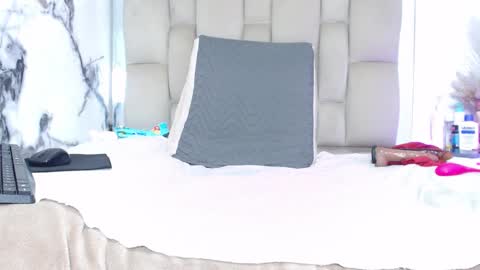 Snapshot of rachele_x chatting on 02-09-26, 02:10 Rachel online show from 02-09-26, 02:10