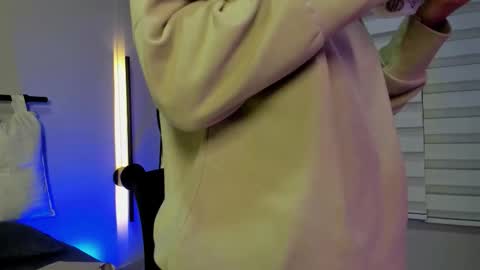 Rachell online show from 09-17-25, 04:03