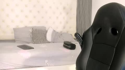 rachell_owen online show from 12-15-25, 03:22