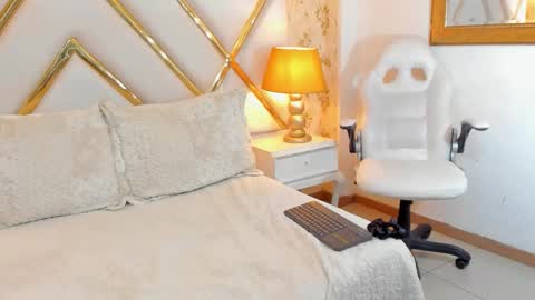 Snapshot of rachelleevans chatting on 12-17-25, 09:43 Rachell online show from 12-17-25, 09:43