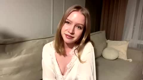 Snapshot of rachellegentile chatting on 11-22-25, 03:11 Alice online show from 11-22-25, 03:11