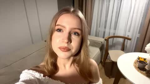 Snapshot of rachellegentile chatting on 11-23-25, 03:34 Alice online show from 11-23-25, 03:34