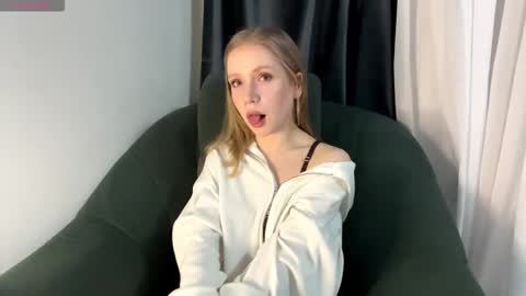 Snapshot of rachellegentile chatting on 12-15-25, 08:24 Alice online show from 12-15-25, 08:24