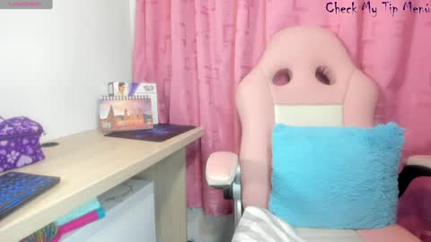 Snapshot of rachellward chatting on 12-18-24, 10:19 REY online show from 12-18-24, 10:19