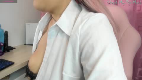 Snapshot of rachellward chatting on 01-26-25, 10:23 REY online show from 01-26-25, 10:23