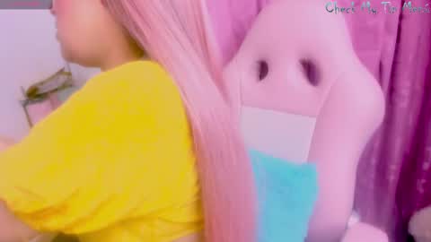 Snapshot of rachellward chatting on 09-13-25, 10:15 REY online show from 09-13-25, 10:15