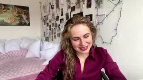 Snapshot of rachelpersch chatting on 07-06-26, 02:14 Sophie online show from 07-06-26, 02:14