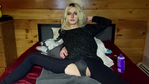 Snapshot of rachelxprice chatting on 12-07-24, 12:08 Rachel Price online show from 12-07-24, 12:08