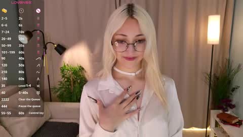 Karina online show from 10-24-25, 09:22