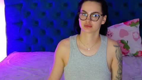 sweet peach online show from 10-24-25, 06:43