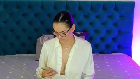 Snapshot of raeeamber_ chatting on 11-13-25, 07:18 sweet peach online show from 11-13-25, 07:18