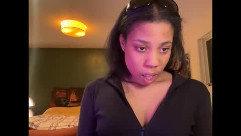 Snapshot of raewerks chatting on 01-28-25, 04:50 RaeWerks online show from 01-28-25, 04:50