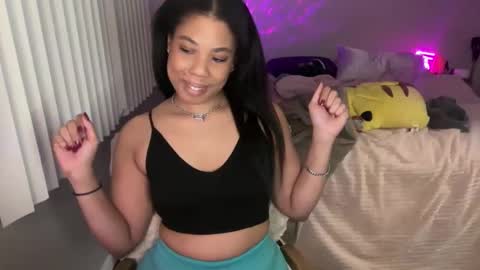 Snapshot of raewerks chatting on 10-23-25, 02:22 RaeWerks online show from 10-23-25, 02:22