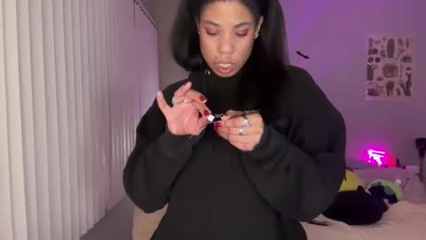 Snapshot of raewerks chatting on 10-25-25, 06:10 RaeWerks online show from 10-25-25, 06:10