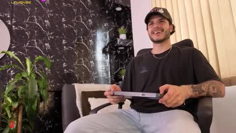 R A F A E L online show from 01-31-26, 08:51