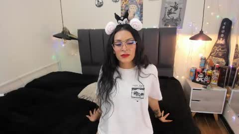 Raia online show from 04-21-26, 03:02