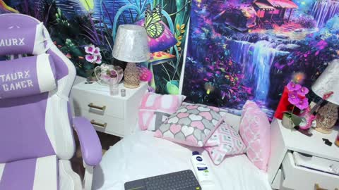 Snapshot of rainbow__coockie chatting on 01-01-25, 04:39 rainbow__coockie online show from 01-01-25, 04:39