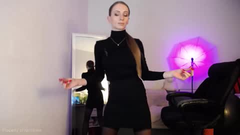 Snapshot of rainleiwa chatting on 10-26-25, 04:13 Call me Lei online show from 10-26-25, 04:13