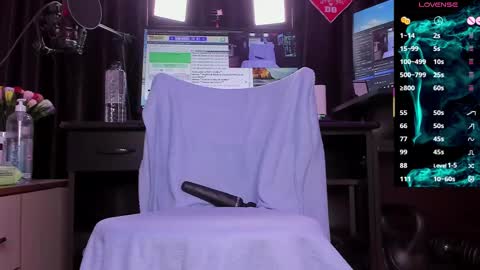 Laura online show from 03-04-25, 03:33