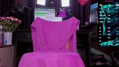 Laura online show from 09-28-25, 02:39