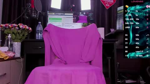 Laura online show from 10-01-25, 02:39