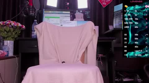 Laura online show from 12-17-25, 03:34