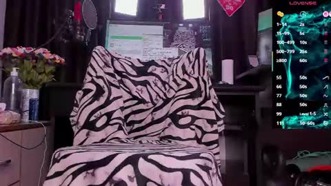 Laura online show from 07-23-26, 02:31
