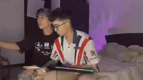 Snapshot of rakhubs chatting on 03-12-26, 01:01 Enzo online show from 03-12-26, 01:01