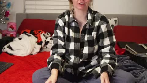 Snapshot of ramichick chatting on 01-05-25, 10:43 Rami online show from 01-05-25, 10:43