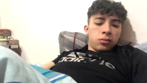 Snapshot of ramiroo2312 chatting on 10-27-25, 07:40 ramiroo2312 online show from 10-27-25, 07:40