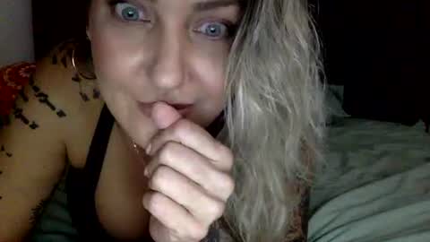 Mamakel online show from 10-17-25, 02:48