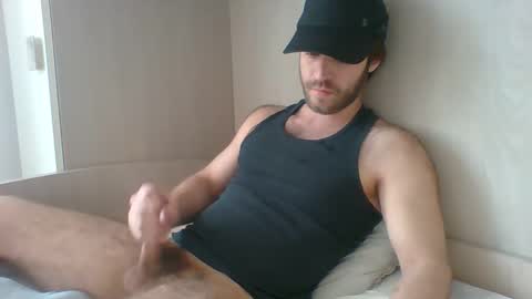 Snapshot of randomguy_42 chatting on 05-10-26, 11:04 randomguy_42 online show from 05-10-26, 11:04