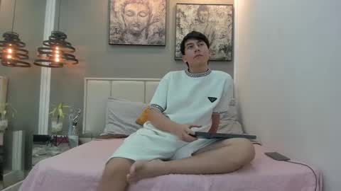 Raphael Nyon online show from 03-11-26, 03:34