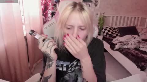 Snapshot of rapunzel_cute chatting on 10-08-25, 01:31 Rapunzel online show from 10-08-25, 01:31