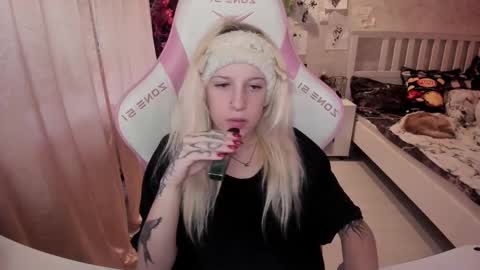 Snapshot of rapunzel_cute chatting on 10-28-25, 01:25 Rapunzel online show from 10-28-25, 01:25