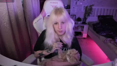 Snapshot of rapunzel_cute chatting on 11-26-25, 01:23 Rapunzel online show from 11-26-25, 01:23