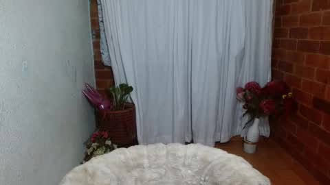 Snapshot of raquel_gh chatting on 02-20-25, 12:52 Raquel online show from 02-20-25, 12:52