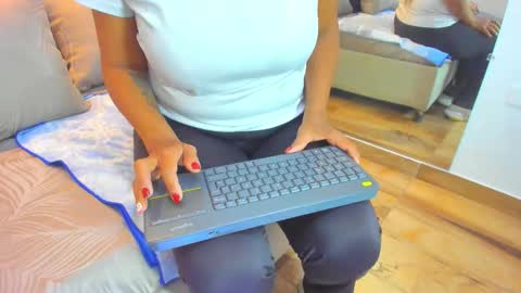 Raquel Moore  online show from 12-15-25, 12:53