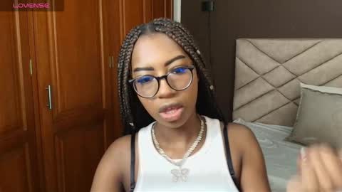 Raquel online show from 10-06-25, 11:51