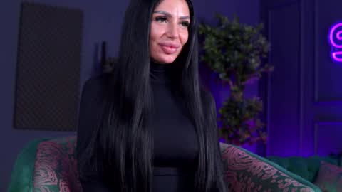 Raquelle online show from 12-10-24, 07:11