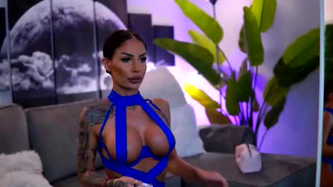 Raquelle online show from 10-27-25, 09:35