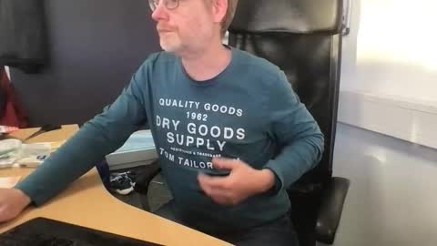 Raunchy me online show from 11-17-25, 02:45