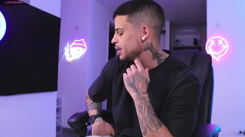 Snapshot of rausch77 chatting on 01-23-25, 07:00 rausch77 online show from 01-23-25, 07:00