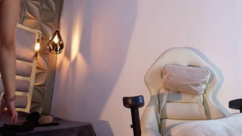 Snapshot of rave_paradise chatting on 09-26-25, 11:03 online show from 09-26-25, 11:03