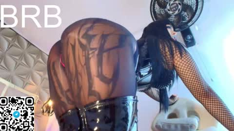 Snapshot of rave_paradise chatting on 11-22-25, 11:09 online show from 11-22-25, 11:09