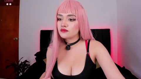 Snapshot of raven__white1 chatting on 02-15-25, 12:04 Raven online show from 02-15-25, 12:04